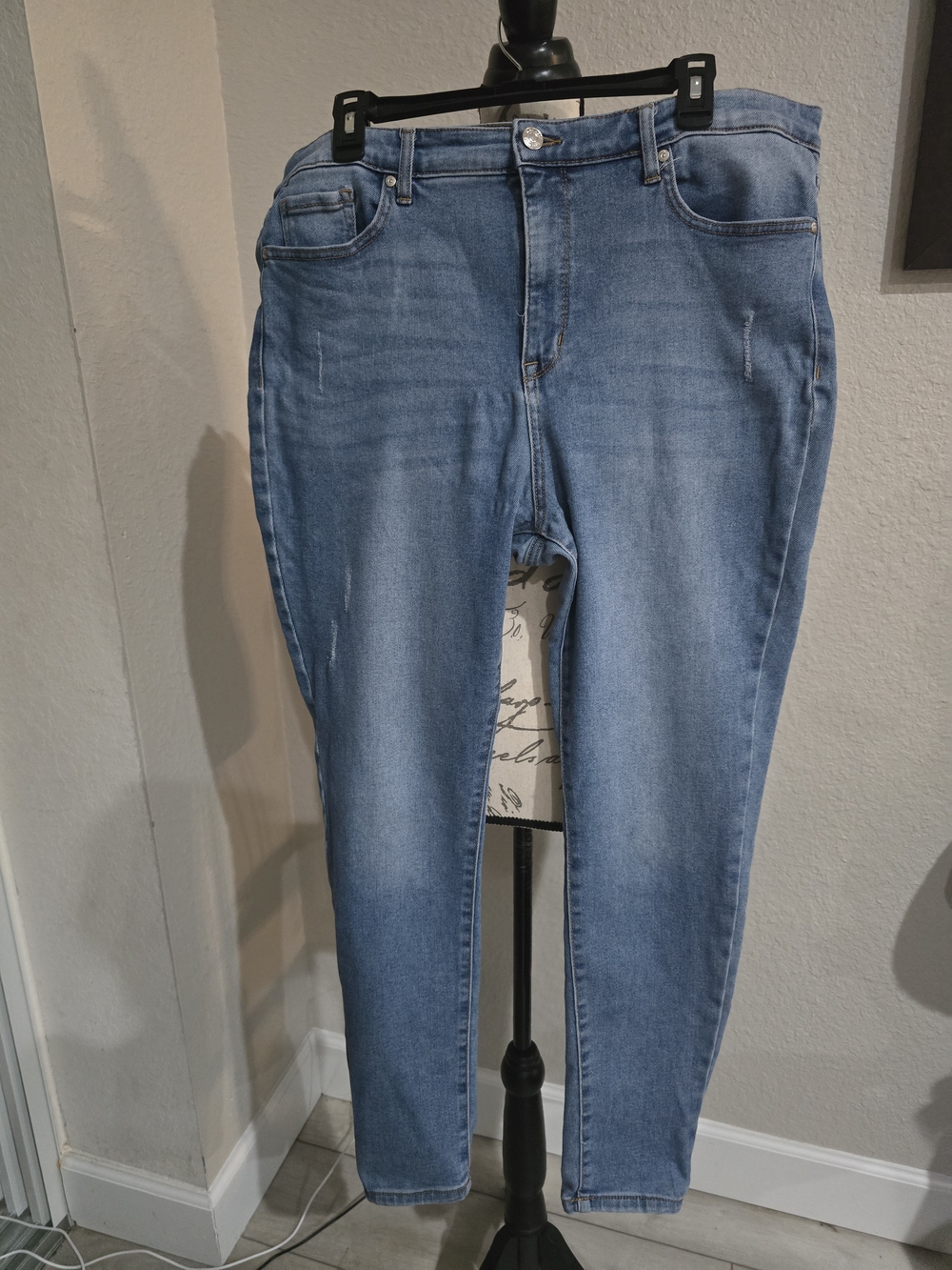Nine West Skinny Jeans in Mid Blue Wash Size 18